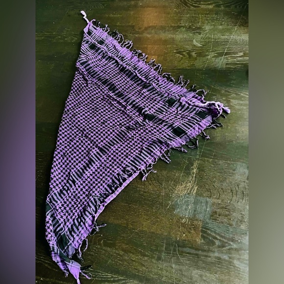 Purple woven scarf. Checkered black and purple - Picture 2 of 2